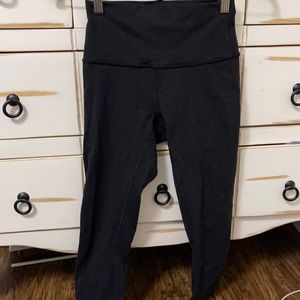 Wunder Under Cropped 23” Leggings